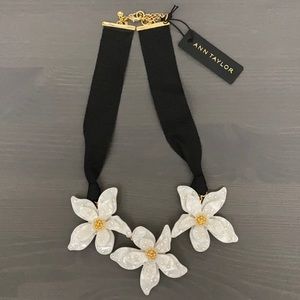 NWT Ann Taylor Floral statement necklace